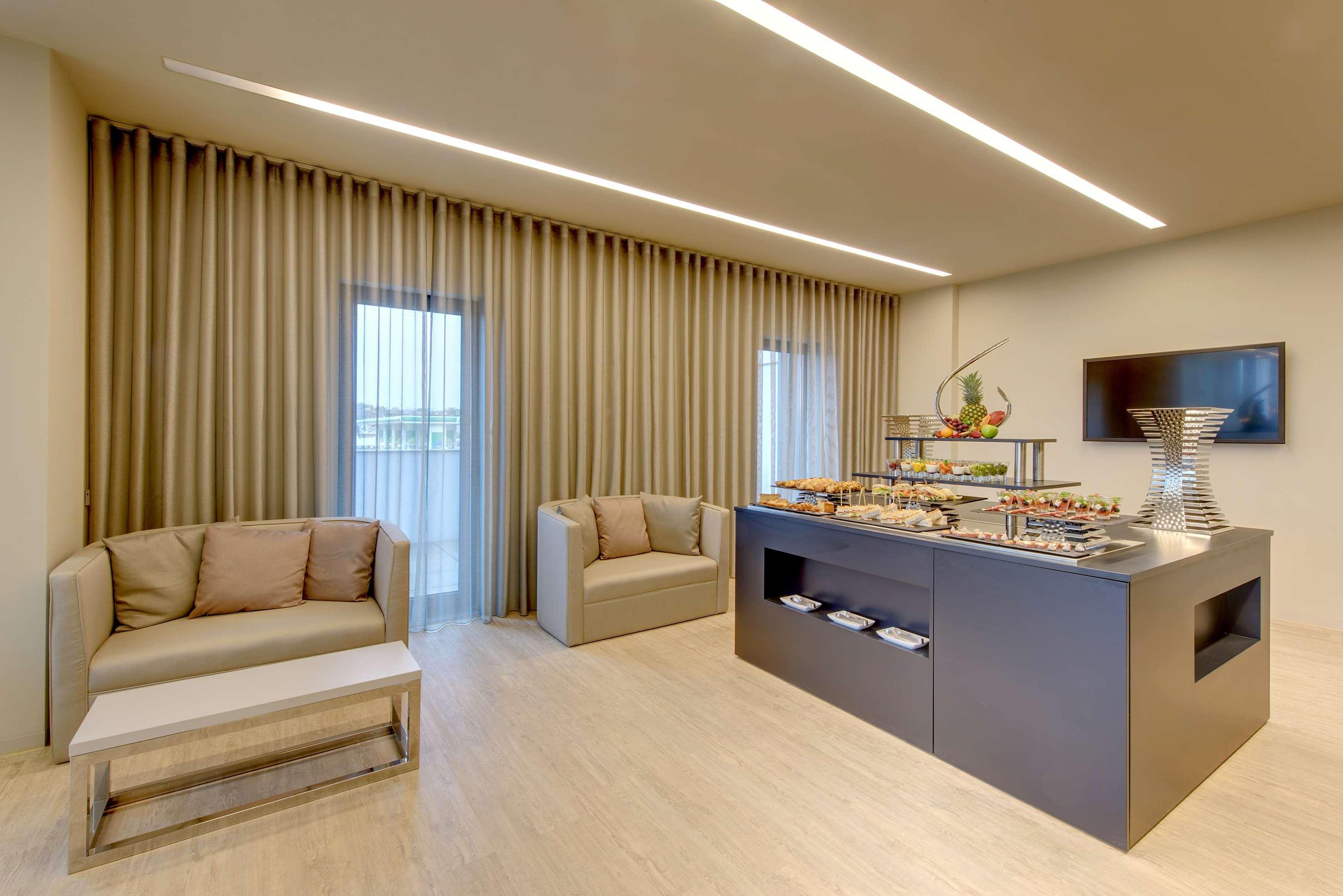 Melia Aeroporto 4*